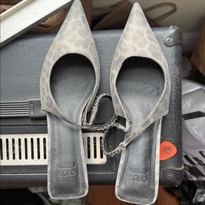 Gray Pointed kitten heels